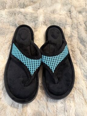 Black Flip Flop style slippers with Aqua Accent